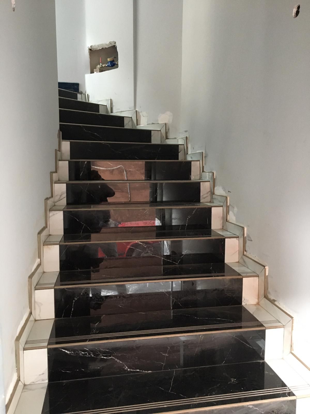 Apartman Merdiveni